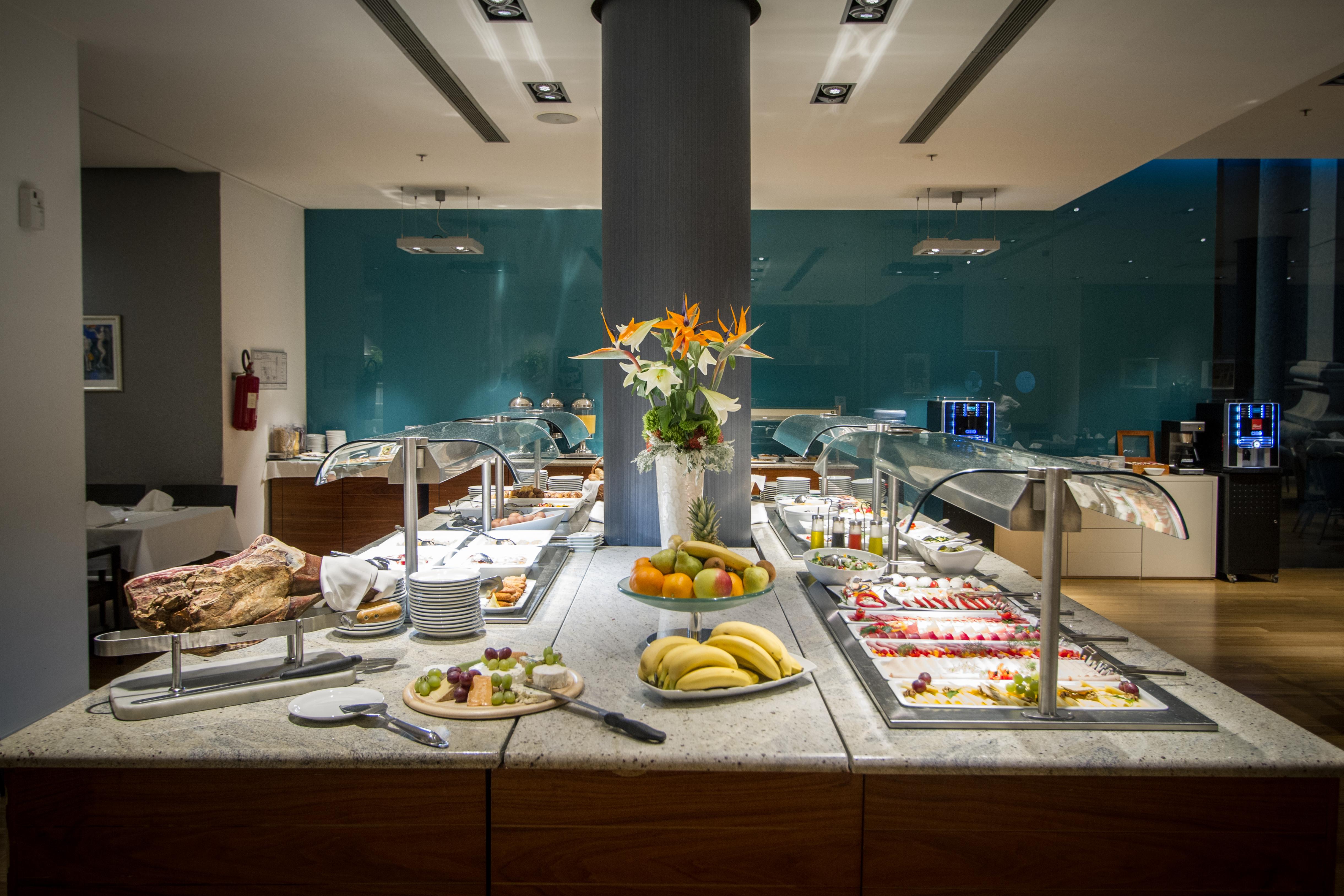 Hotel Atrium Split Exterior photo The buffet at the lounge