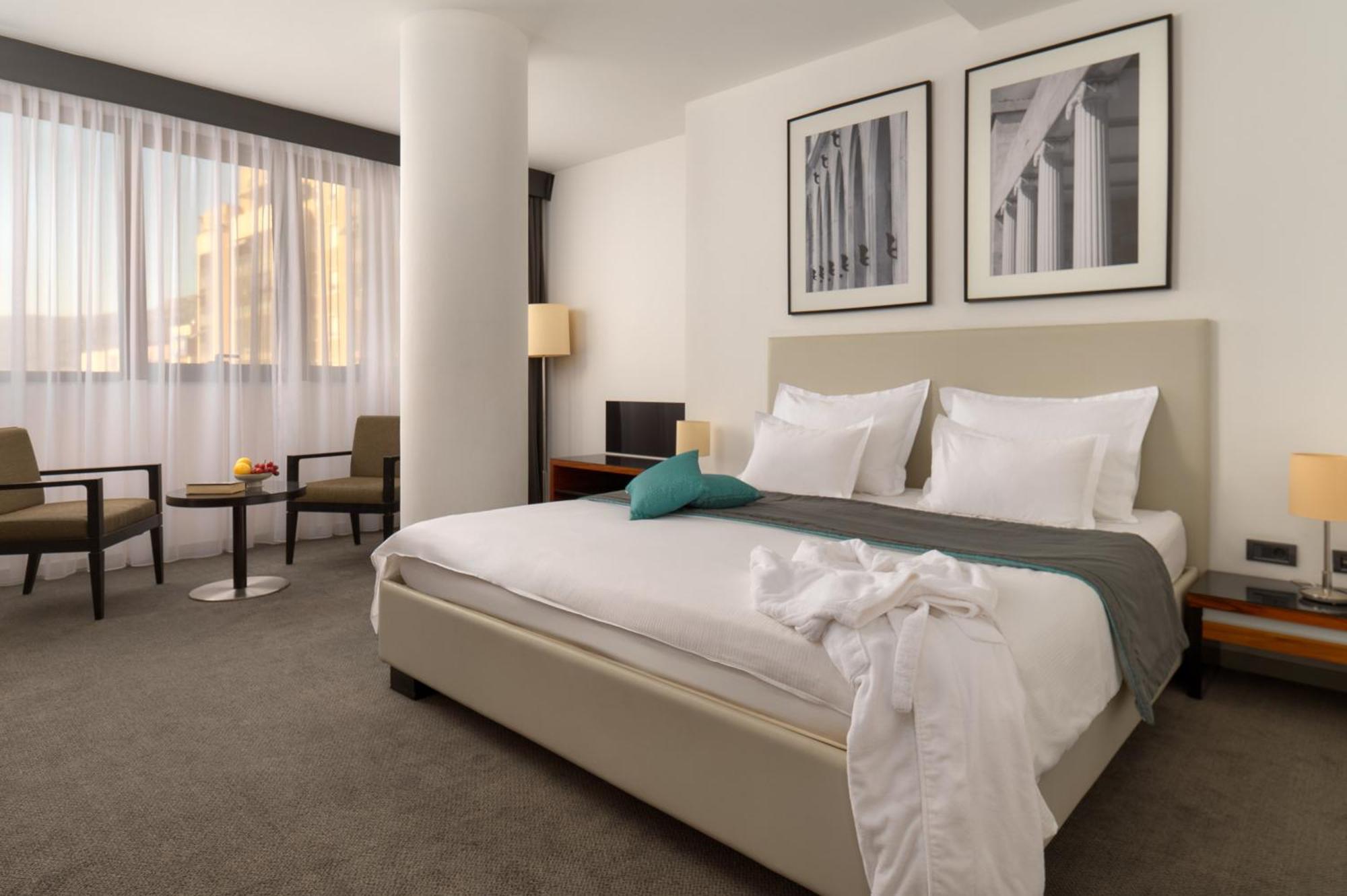 Hotel Atrium Split Exterior photo A bedroom