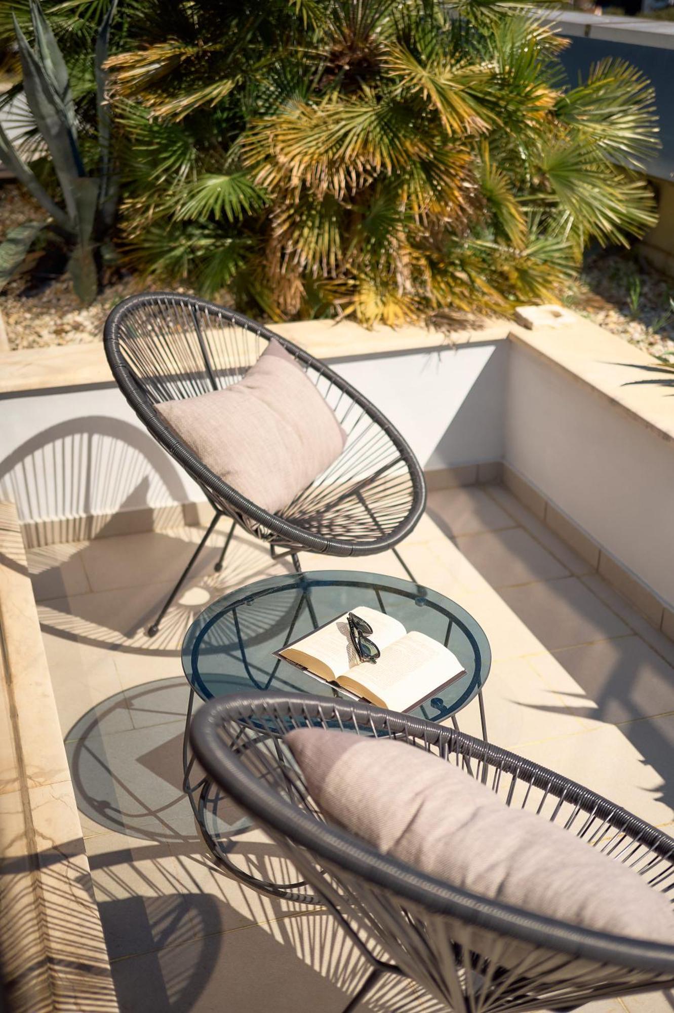 Hotel Atrium Split Exterior photo Acapulco chair
